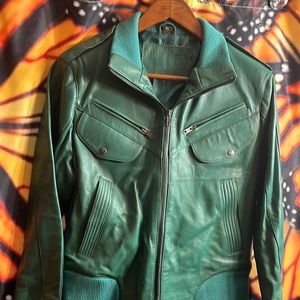 Green leather New York’s jacket for a woman